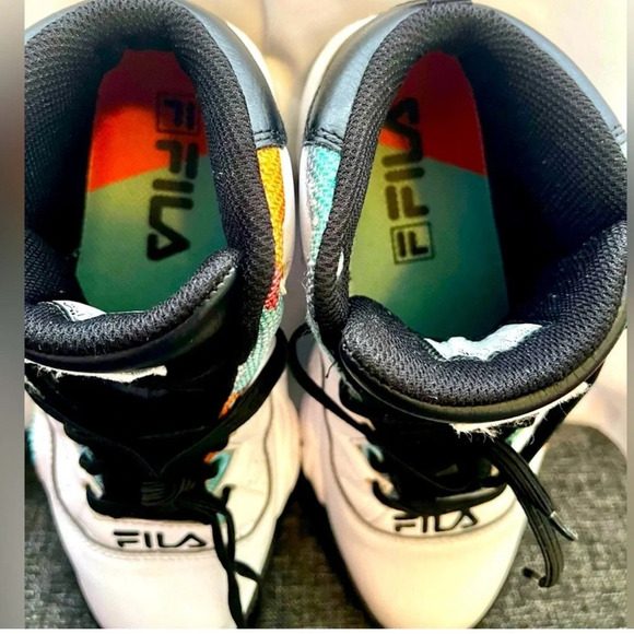 Fila Limited Edition Jamal Mashburn
Basketball sneaker Ltd Ed - Men 5.5/Women 7 - Picture 7 of 9